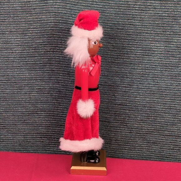 Mrs. Claus Nutcracker! - Picture 8 of 9